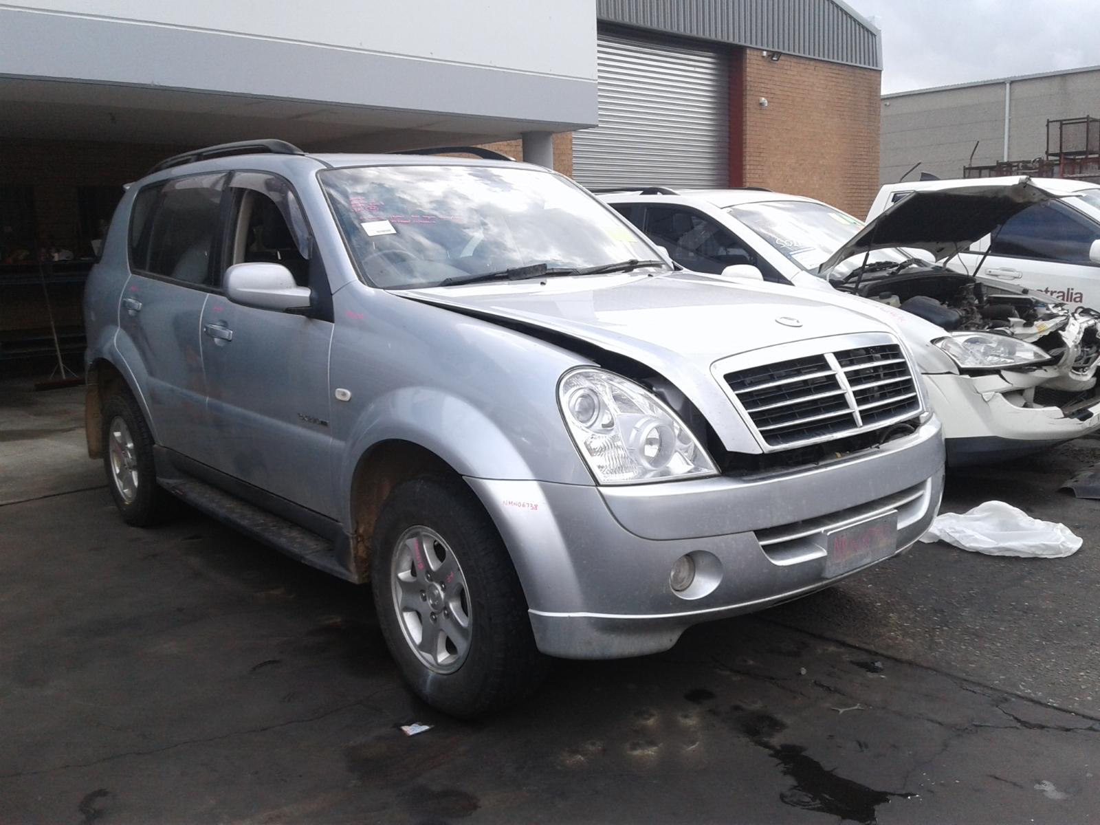 2008 Ssangyong Rexton Right Headlamp View Auto part Right Headlamp Ssangyong Rexton 2008