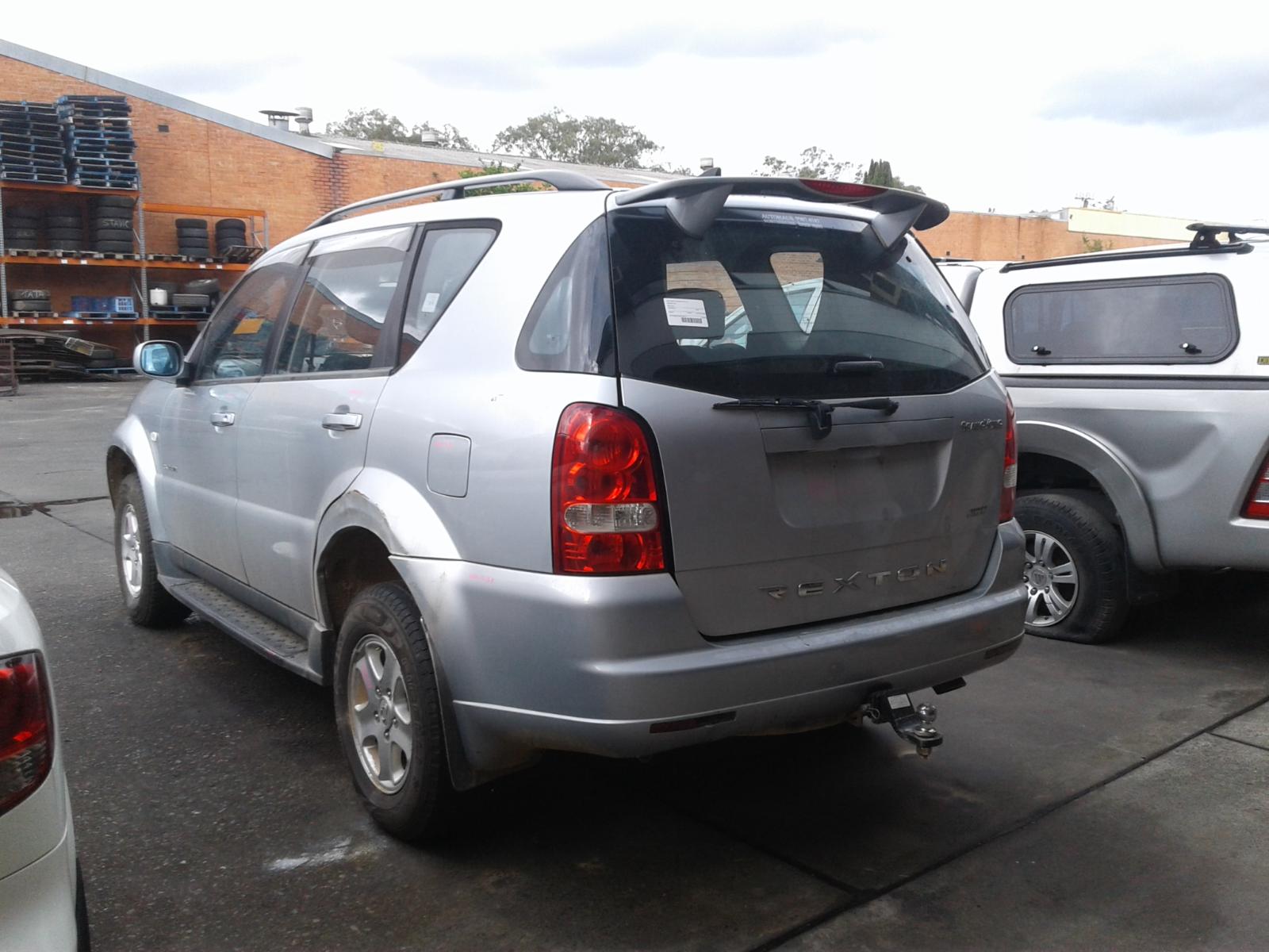 2008 Ssangyong Rexton Right Headlamp View Auto part Right Headlamp Ssangyong Rexton 2008