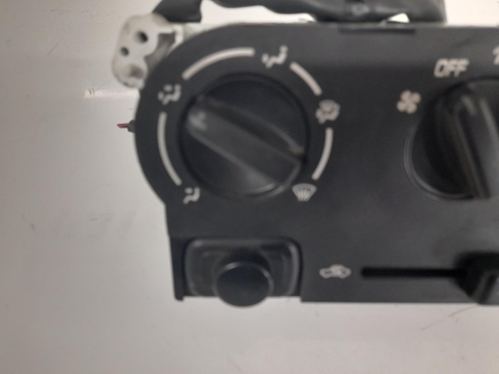 View Auto part Heater/Ac Controls Daihatsu Copen 2003