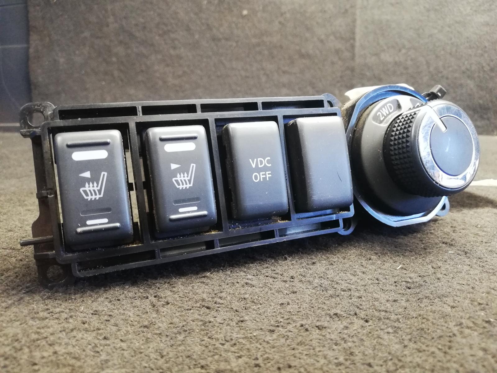 View Auto part Misc Switch/Relay Nissan Navara 2011