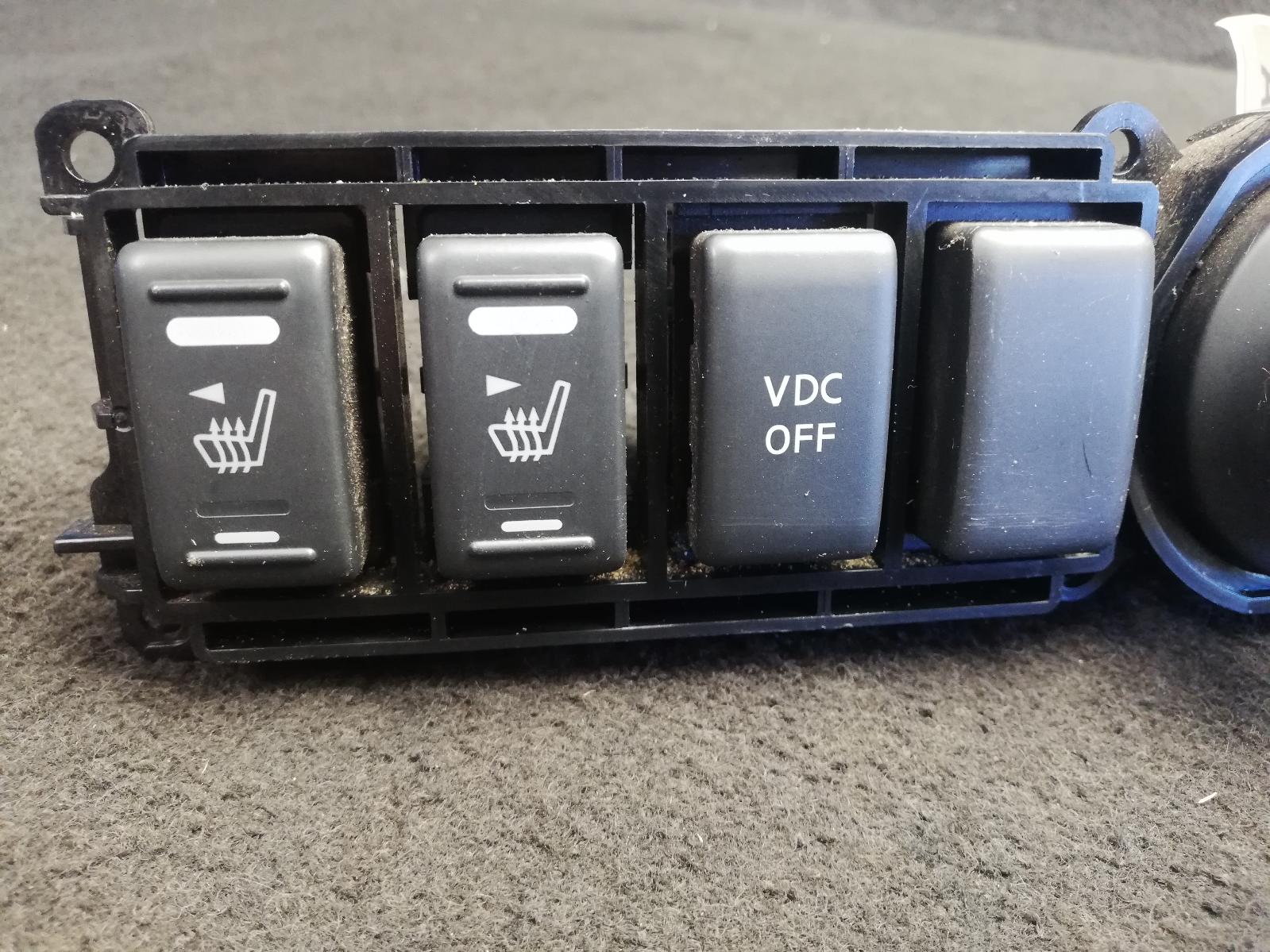View Auto part Misc Switch/Relay Nissan Navara 2011