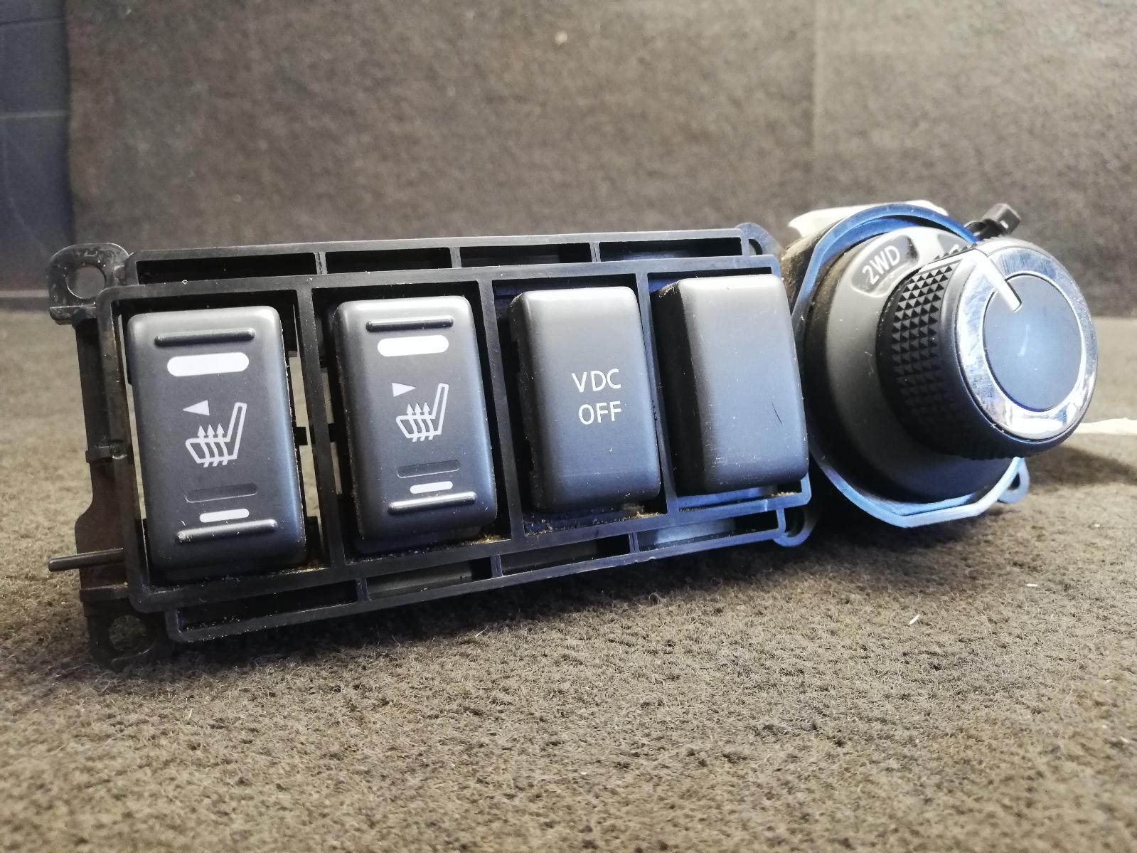 View Auto part Misc Switch/Relay Nissan Navara 2011