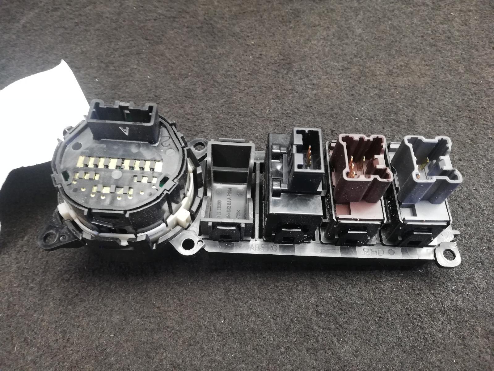 View Auto part Misc Switch/Relay Nissan Navara 2011