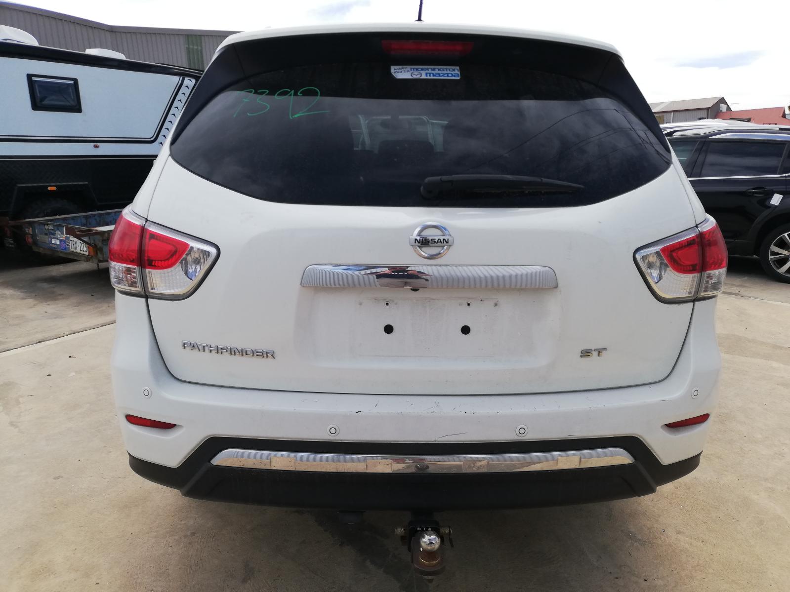 NISSAN PATHFINDER TAILGATE HATCH STRUTS (PAIR) R52,10/1313 14 15 16 17