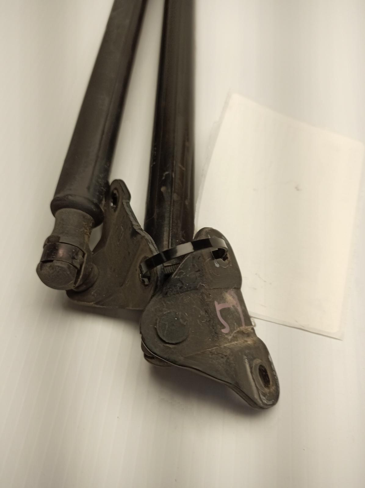 View Auto part Hatch Strut Hyundai Iload/imax 2011