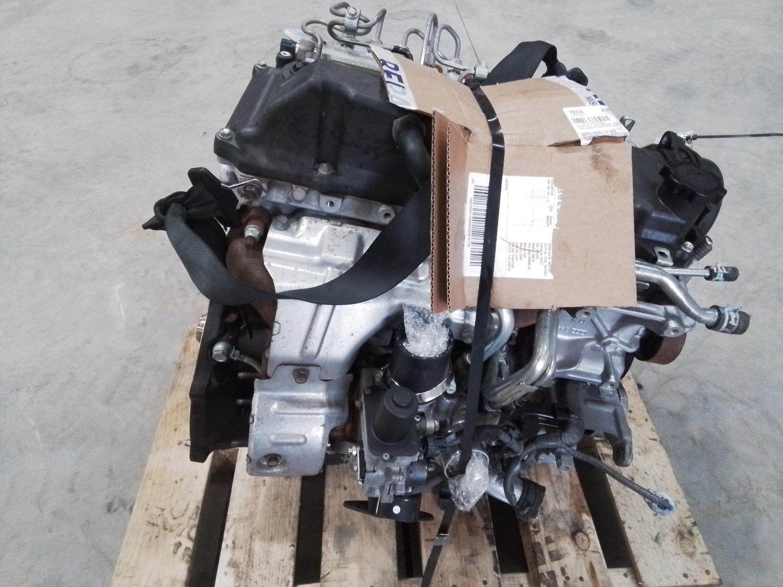 View Auto part Engine Toyota Hiace 2015