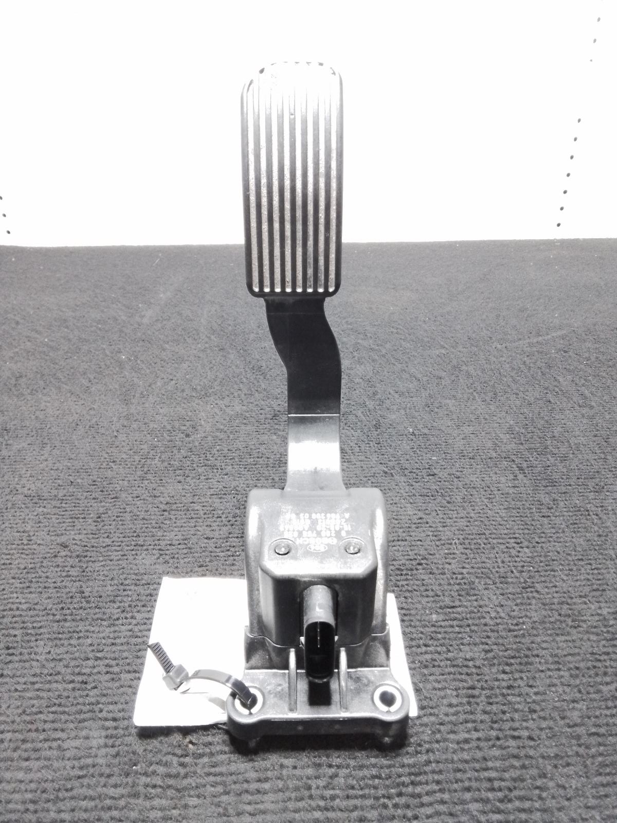 View Auto part Pedal Assembly Mercedes Sprinter 2015