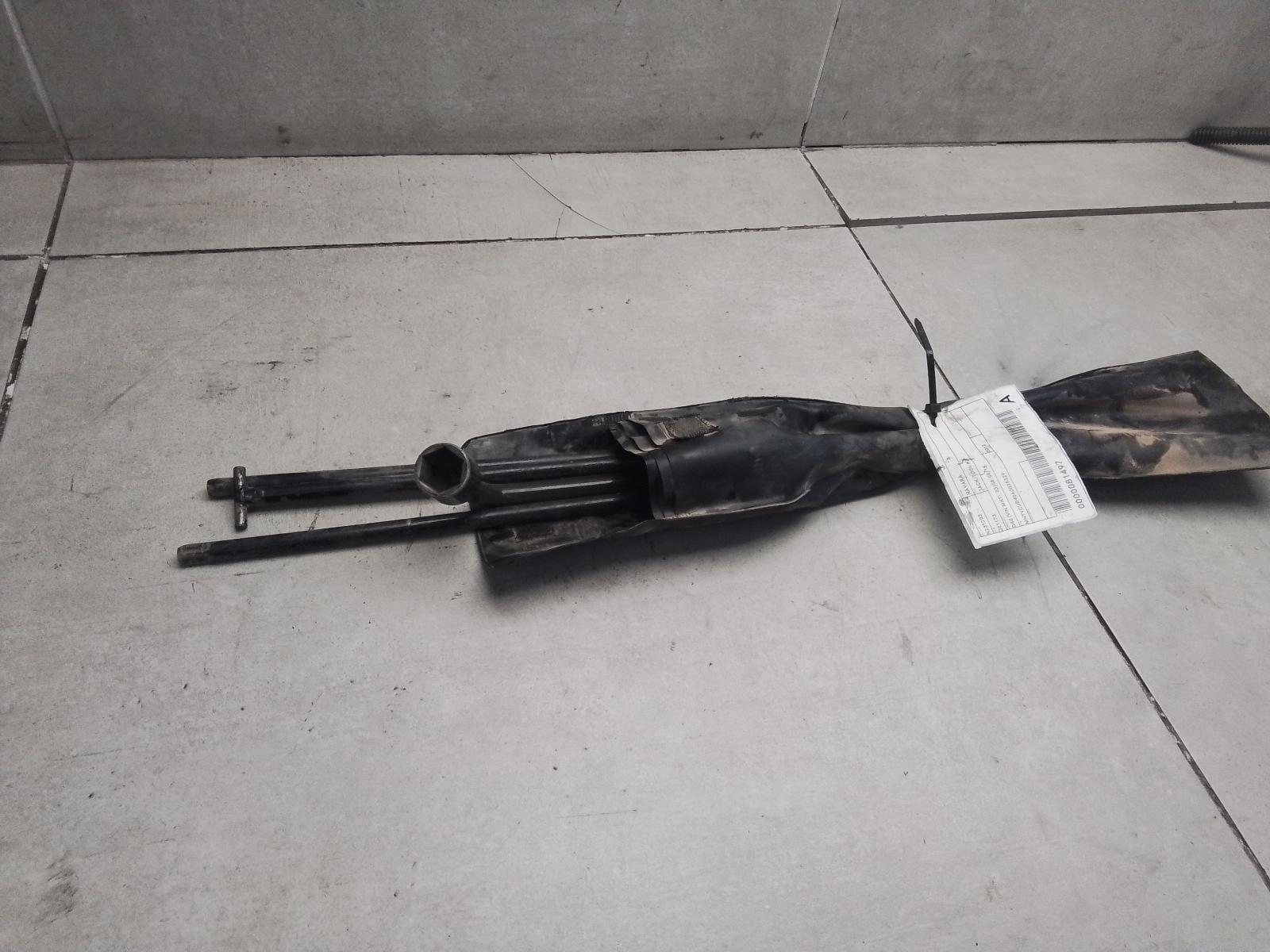 View Auto part Jack/Tool Kit Nissan Navara 2012