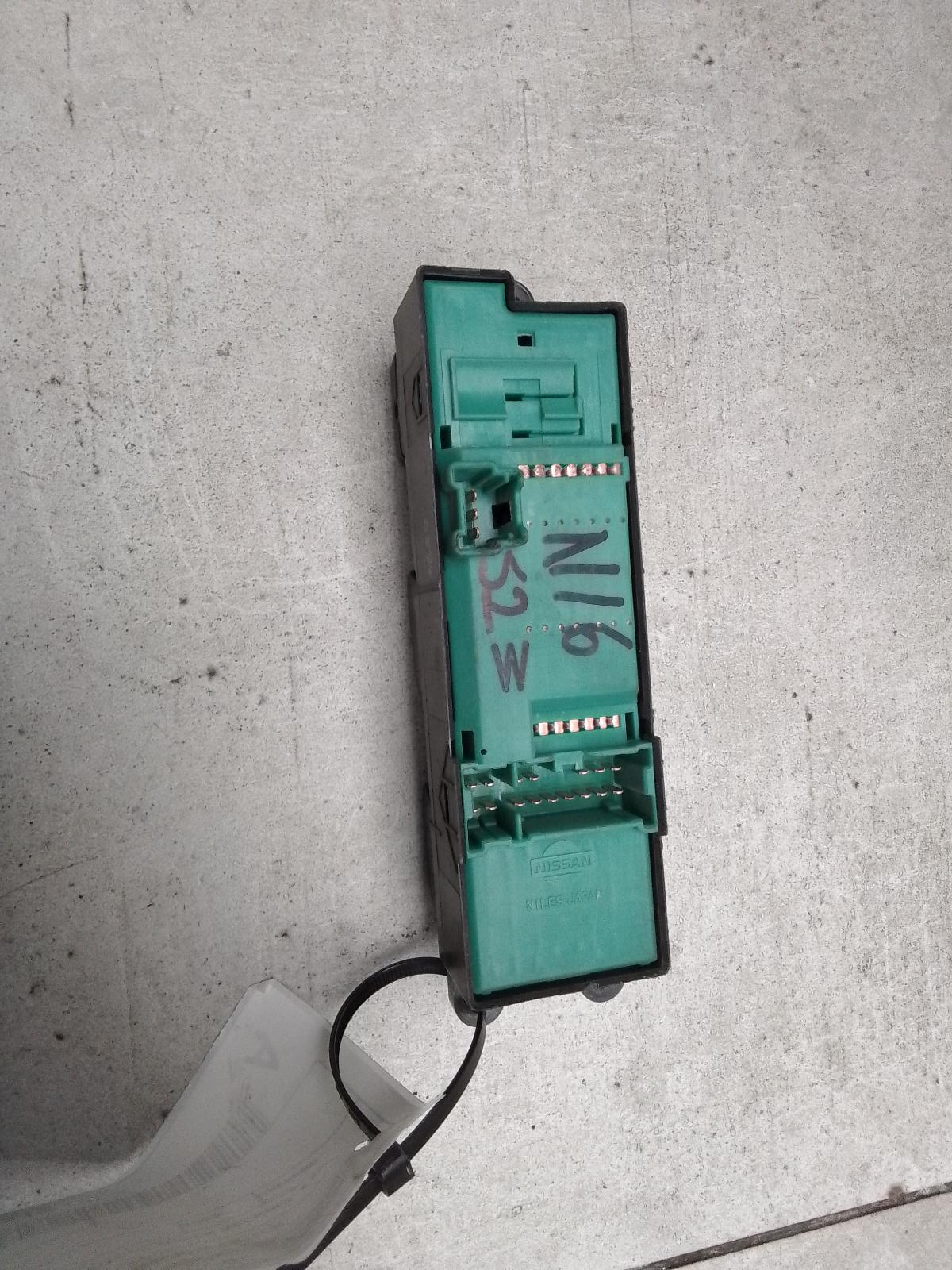 View Auto part Pwr Dr Wind Switch Nissan Pulsar 2003