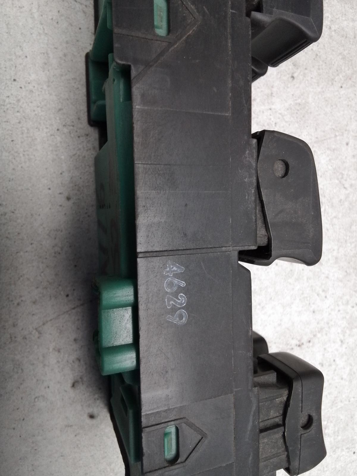 View Auto part Pwr Dr Wind Switch Nissan Pulsar 2003