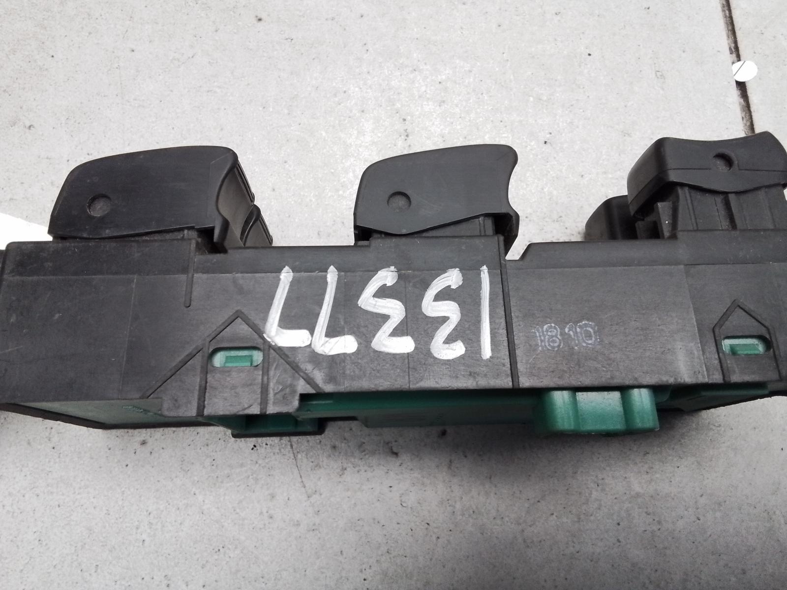 View Auto part Pwr Dr Wind Switch Nissan Pulsar 2003