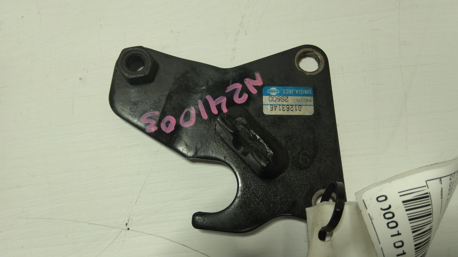 2000 Nissan Navara Misc Bracket View Auto part Misc Bracket Nissan Navara 2000
