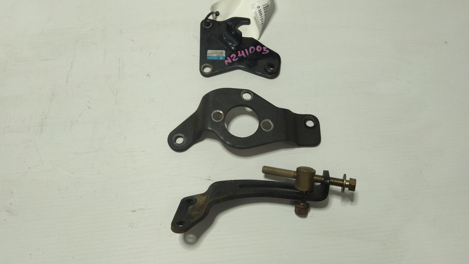 2000 Nissan Navara Misc Bracket View Auto part Misc Bracket Nissan Navara 2000