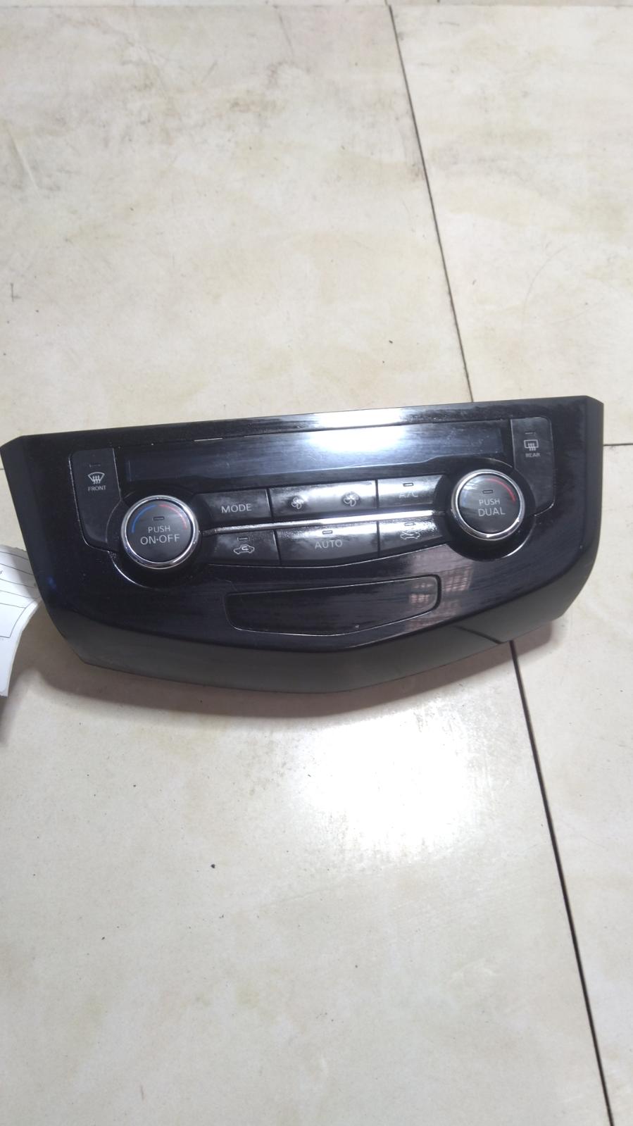 2017 Nissan Xtrail Heater/Ac Controls View Auto part Heater/Ac Controls Nissan Xtrail 2017