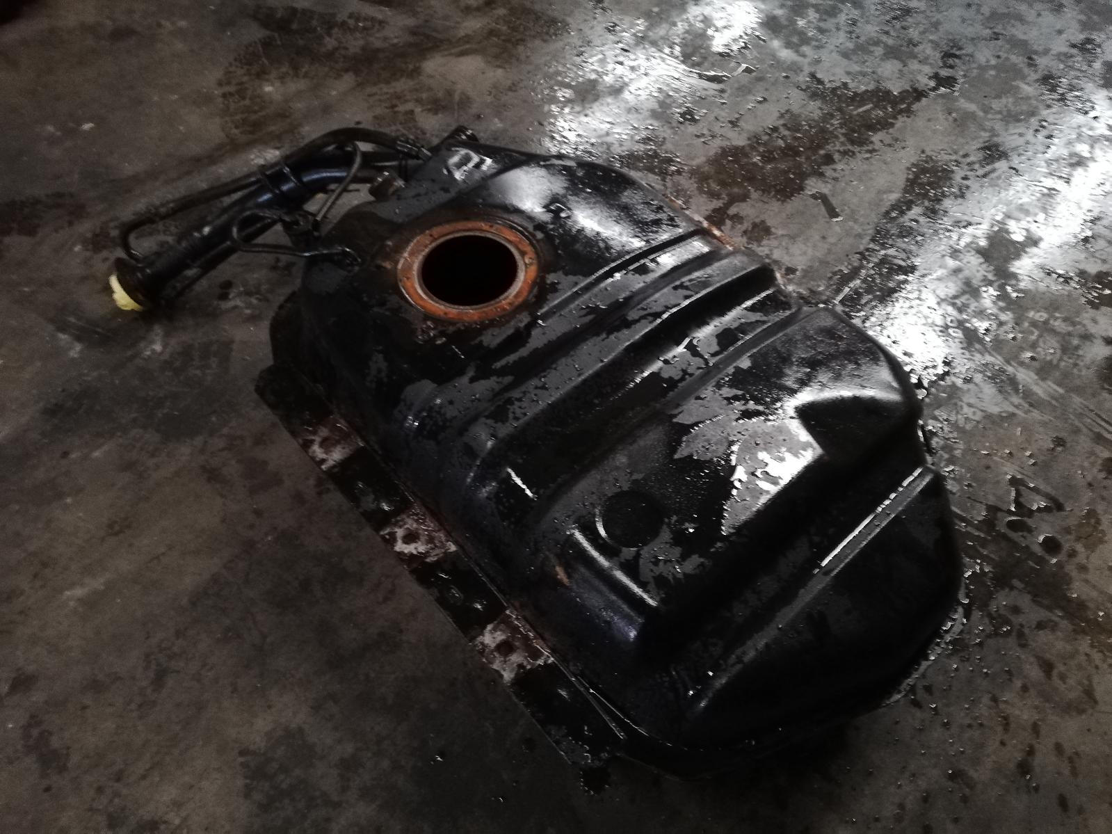 View Auto part Fuel Tank Nissan Patrol 2000