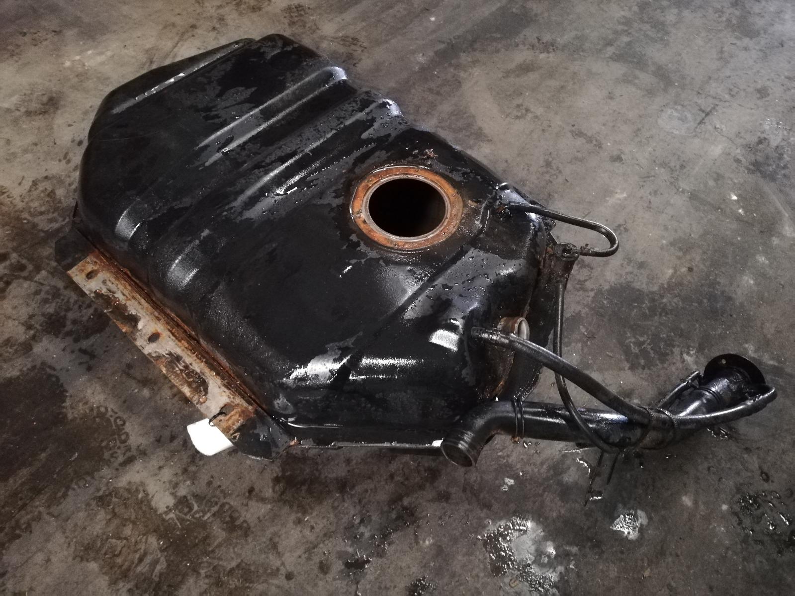 View Auto part Fuel Tank Nissan Patrol 2000