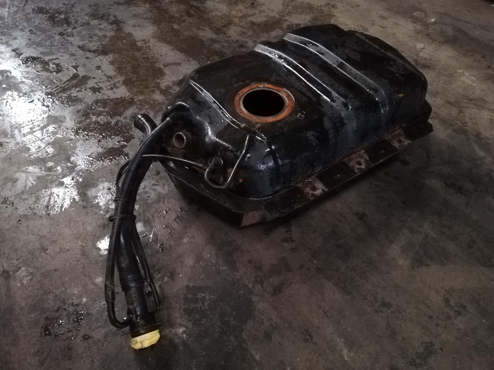 View Auto part Fuel Tank Nissan Patrol 2000