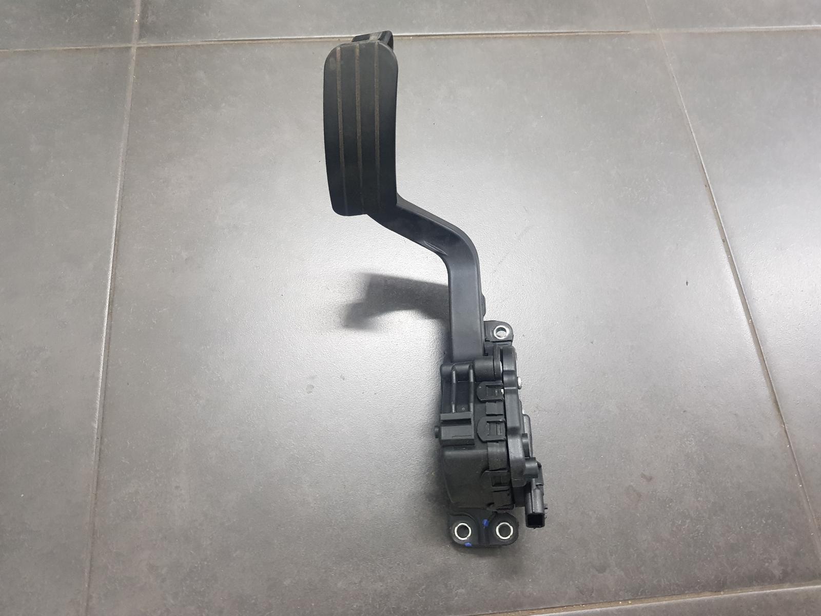 View Auto part Pedal Assembly Renault Master 2017