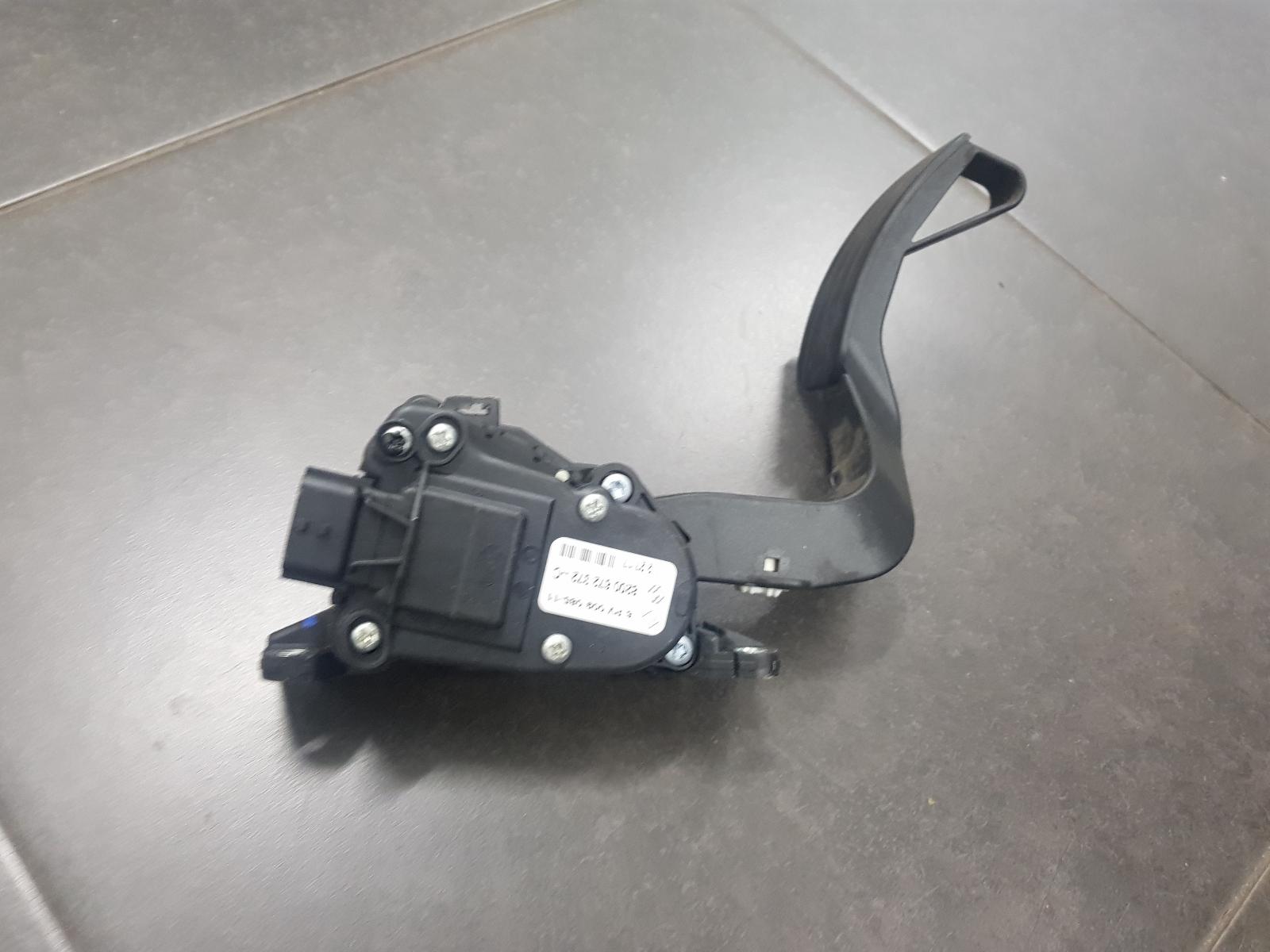View Auto part Pedal Assembly Renault Master 2017