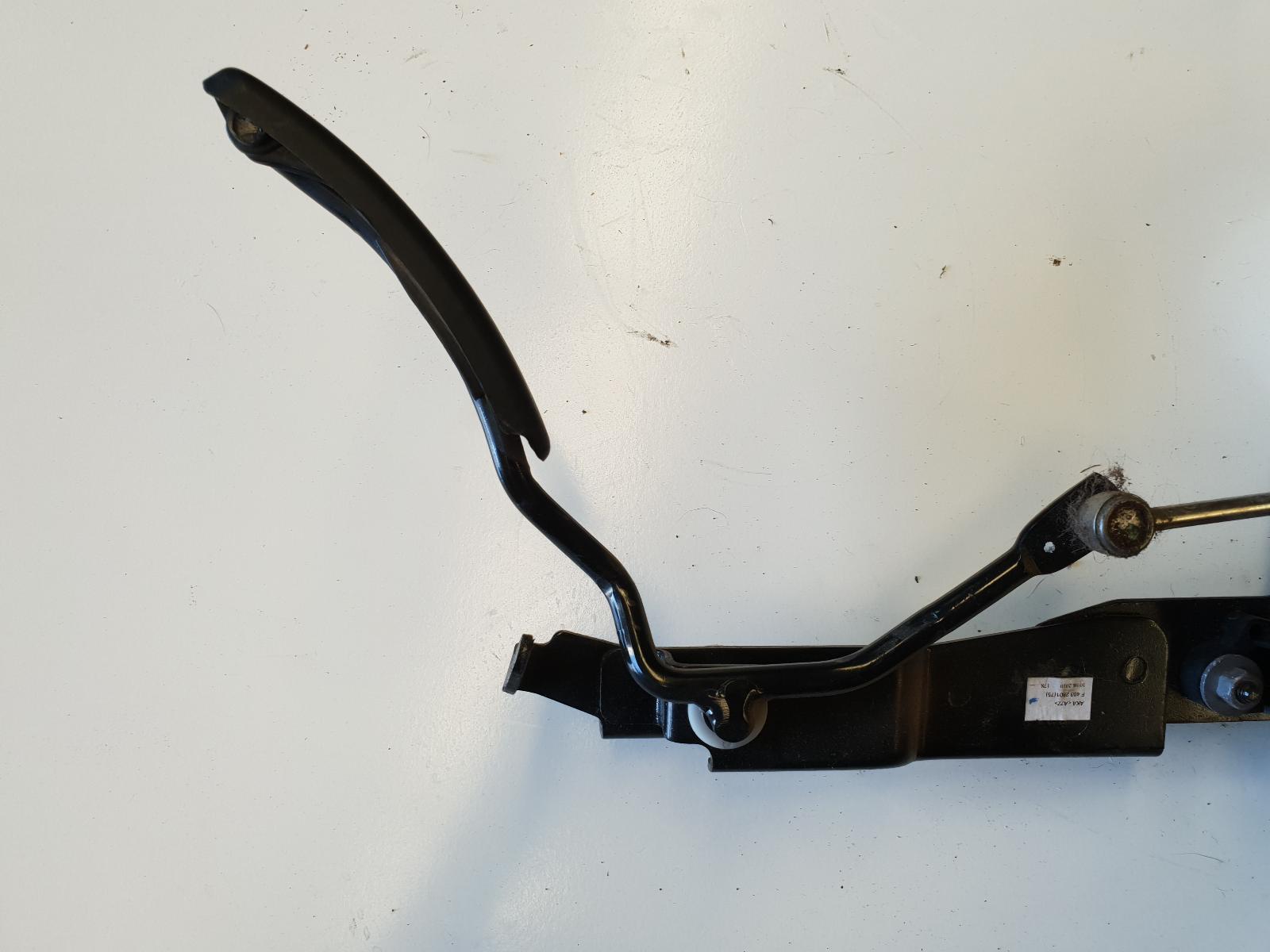 View Auto part Pedal Assembly Renault Kangoo 2011