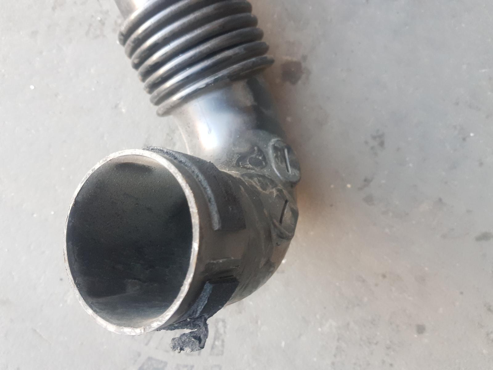 View Auto part Air Cleaner Duct/Hos Renault Master 2017