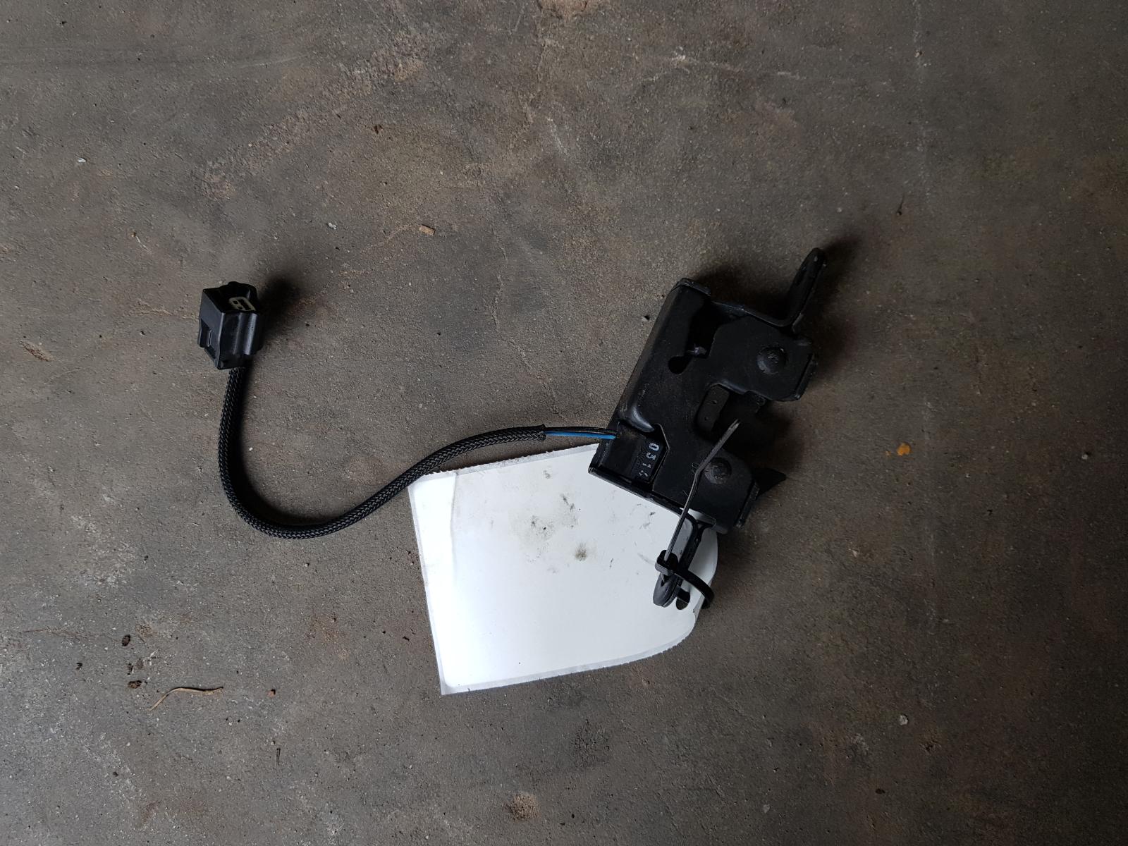 View Auto part Bonnet Lock/Support Renault Megane 2014