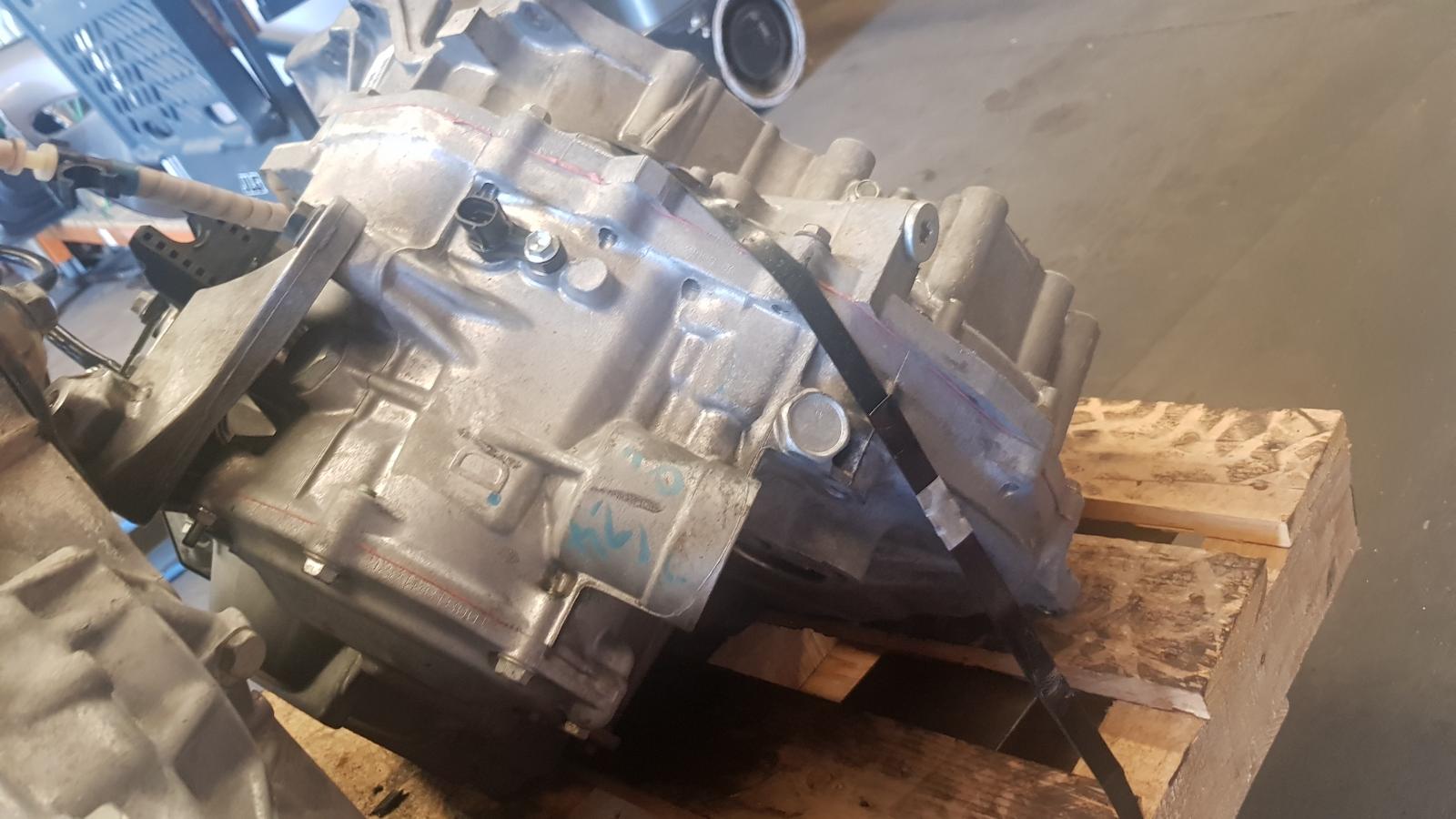 View Auto part Trans/Gearbox Volvo S40 2010