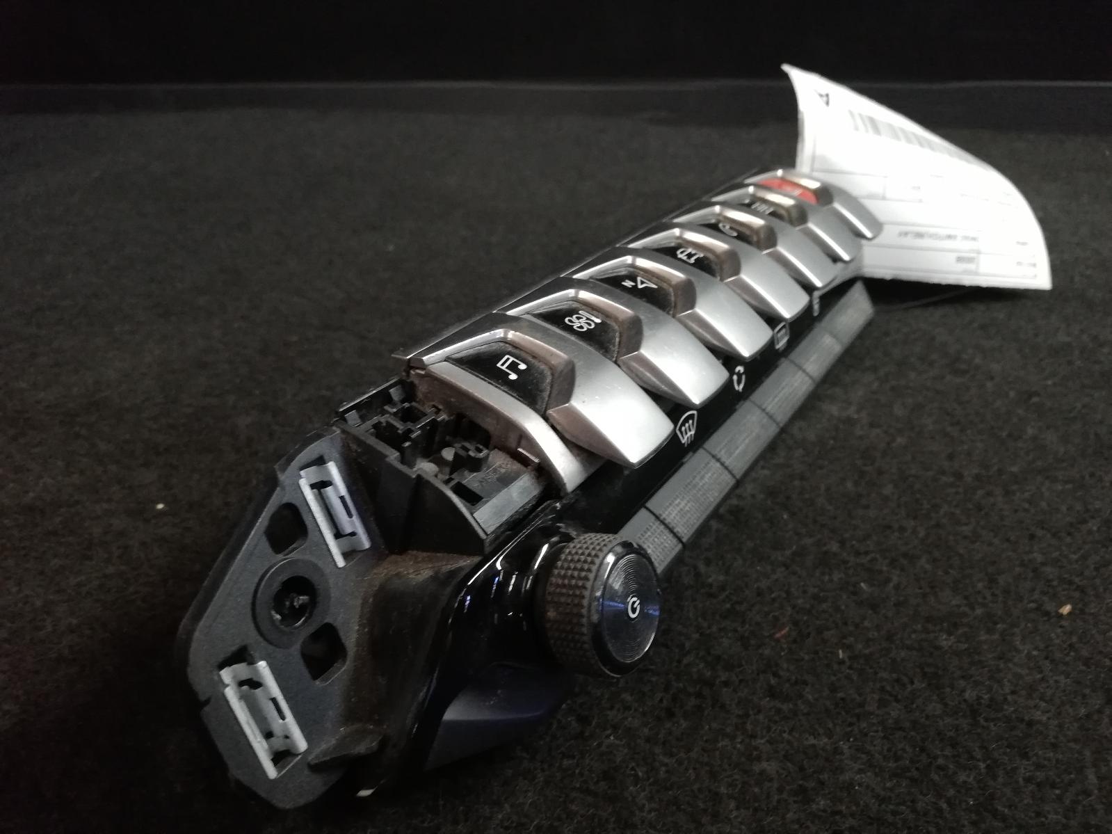 View Auto part Misc Switch/Relay Peugeot 3008 2017
