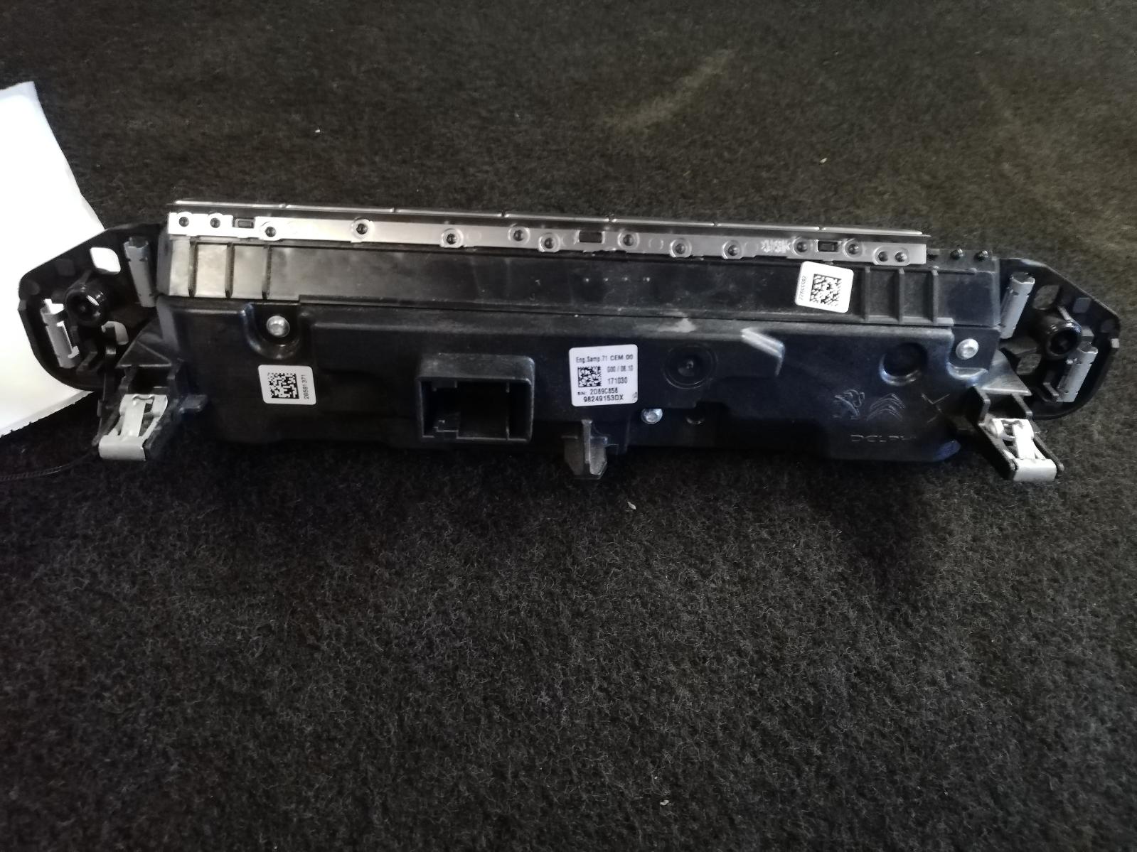 View Auto part Misc Switch/Relay Peugeot 3008 2017