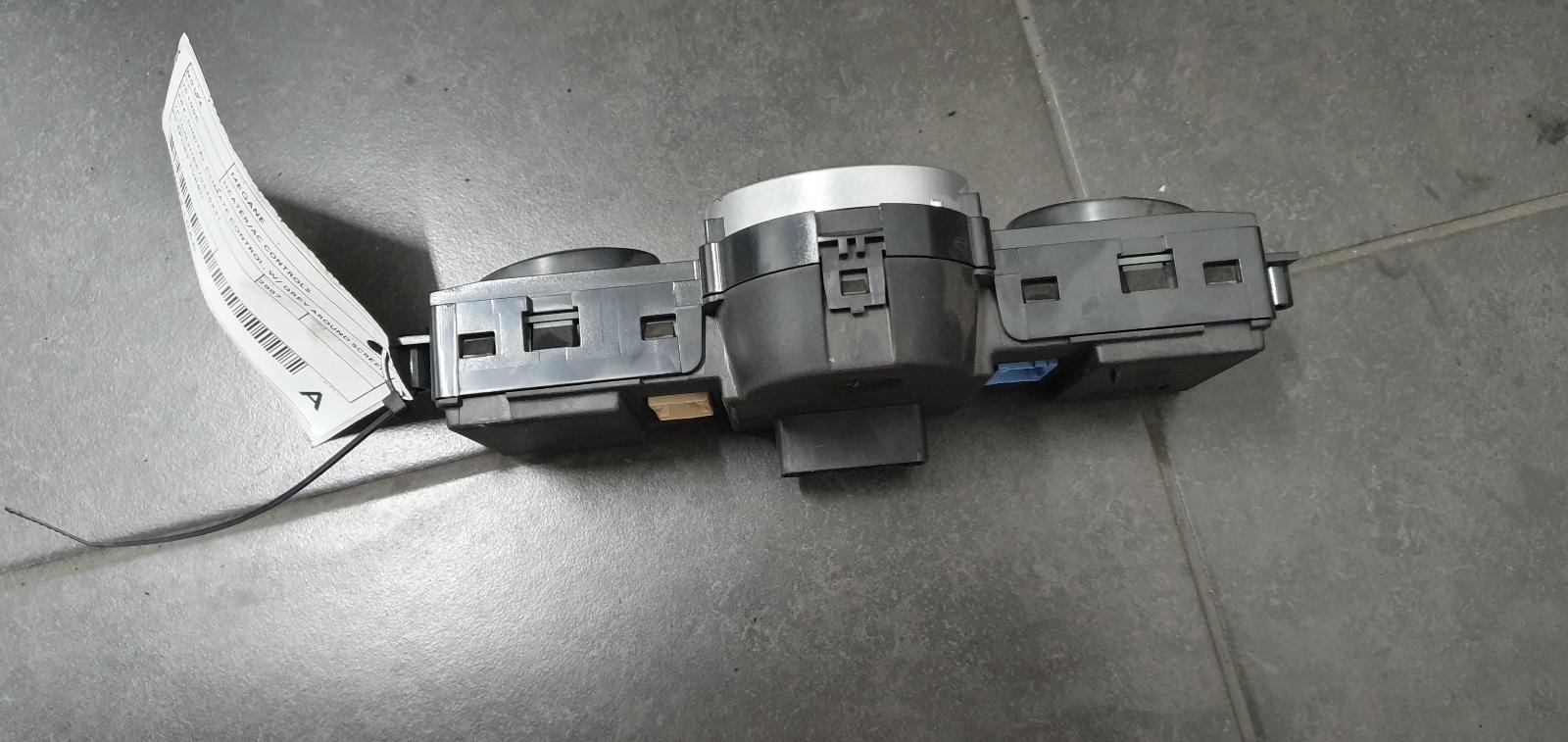 2007 Renault Megane Heater/Ac Controls View Auto part Heater/Ac Controls Renault Megane 2007