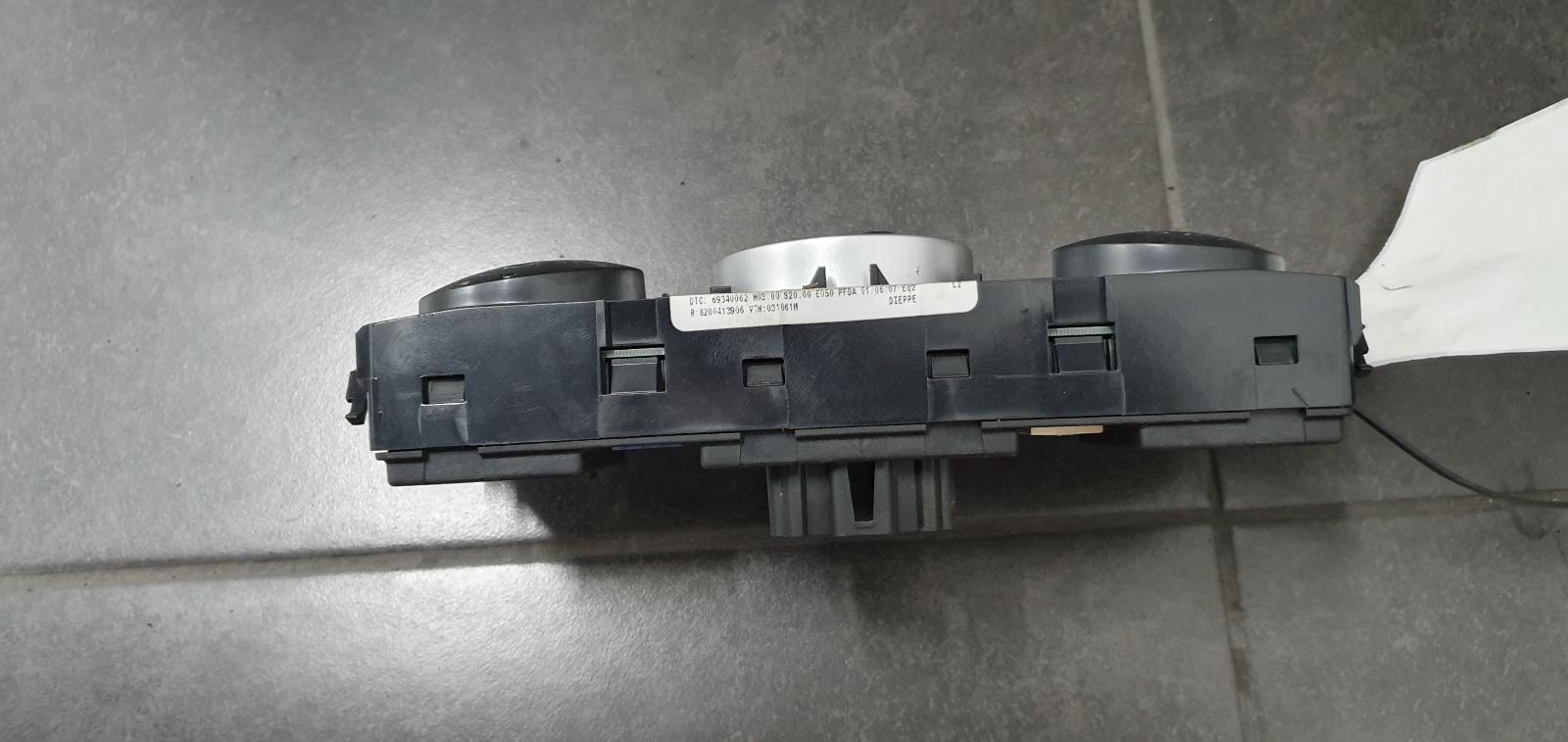 2007 Renault Megane Heater/Ac Controls View Auto part Heater/Ac Controls Renault Megane 2007