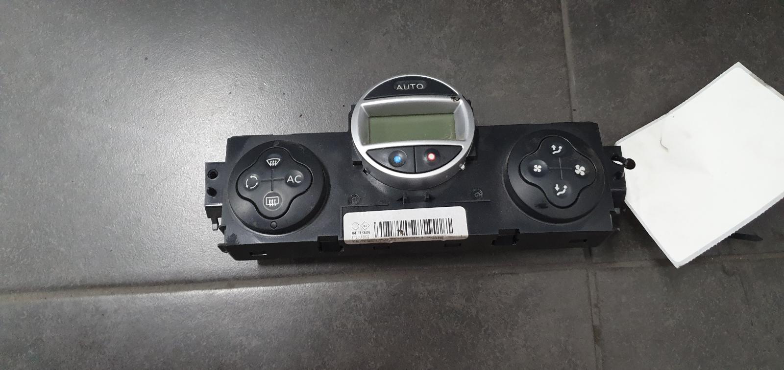2007 Renault Megane Heater/Ac Controls View Auto part Heater/Ac Controls Renault Megane 2007
