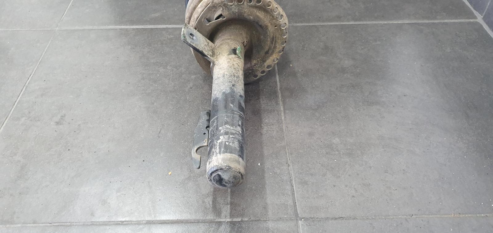 2007 Renault Megane Right Front Strut View Auto part Right Front Strut Renault Megane 2007