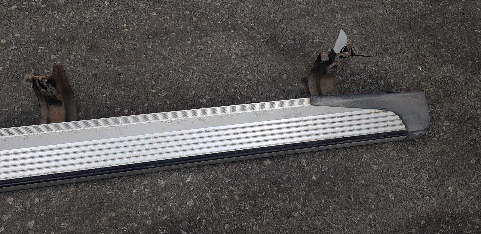 View Auto part Side Step/Skirt Nissan Patrol 1998