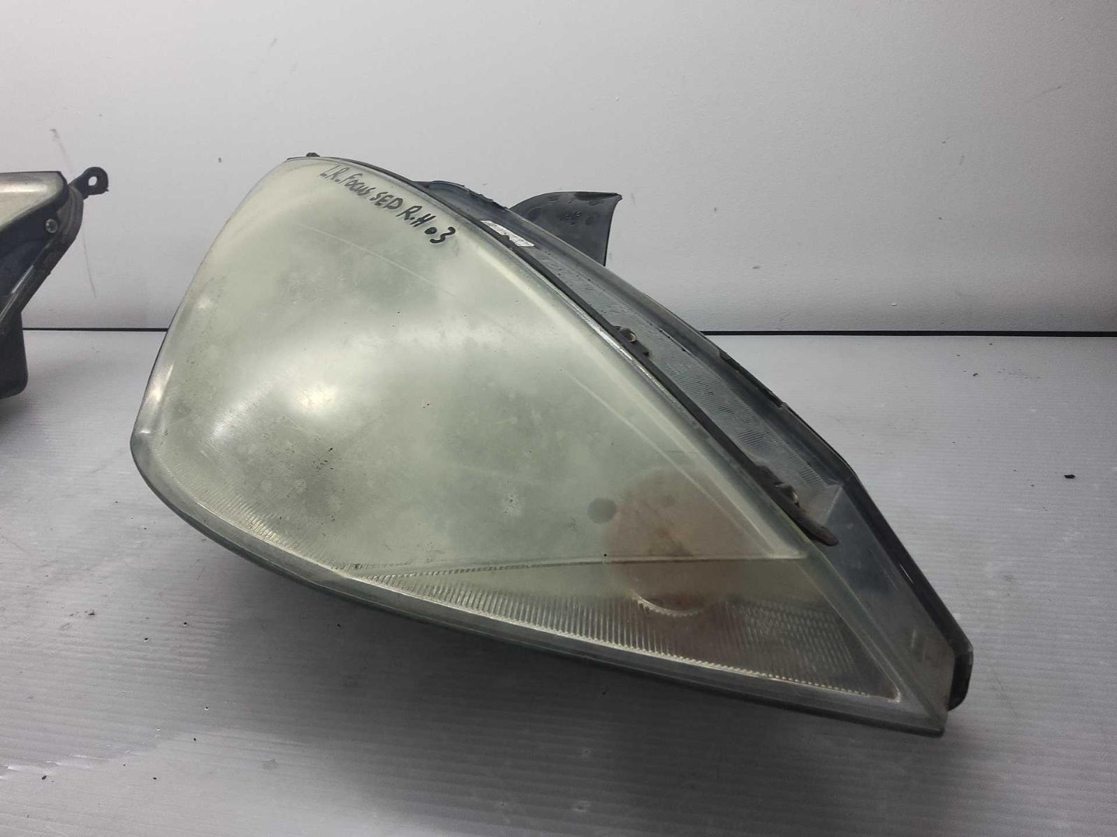 2003 Ford Focus Right Headlamp View Auto part Right Headlamp Ford Focus 2003