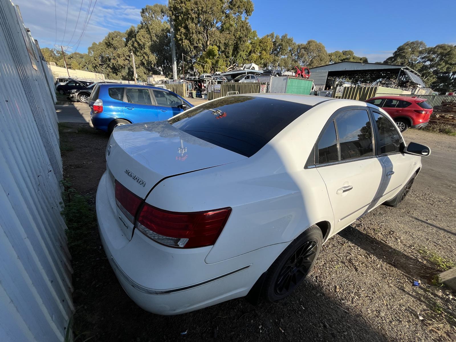 2009 Hyundai Sonata Right Door Mirror View Auto part Right Door Mirror Hyundai Sonata 2009