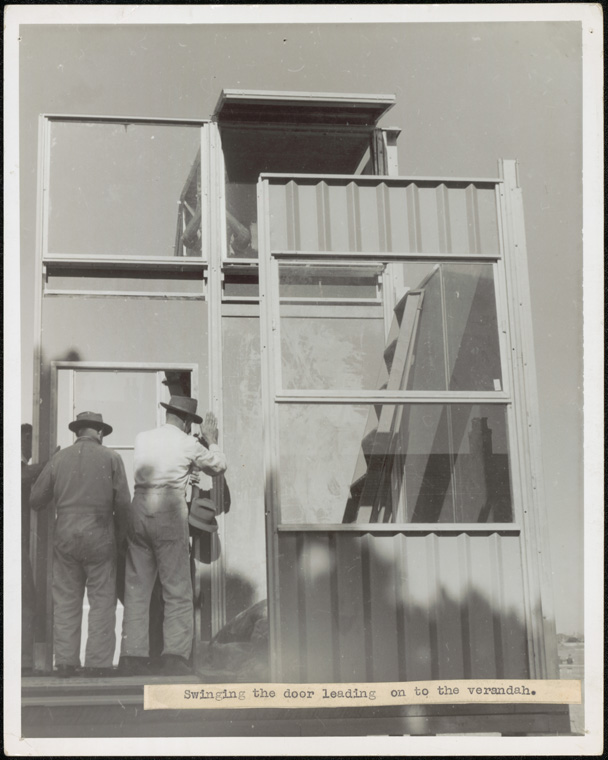 Daceyville Public School Swinging door leading on to the verandah