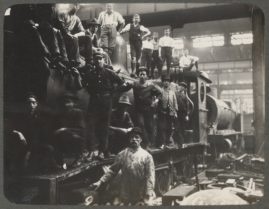 Photograph album of Eveleigh Workshops during the 1917 railway strike - Old Erecting Shop Photograph album of Eveleigh Workshops during the 1917 railway strike - Old Erecting Shop