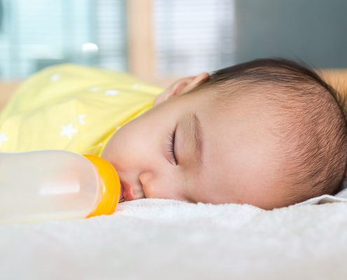 When Can A Baby Hold Bottle: 6 Easy Tips To Help With It