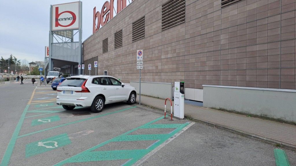 BECHARGE Centro Commerciale Bennet - Brugherio — foto 1