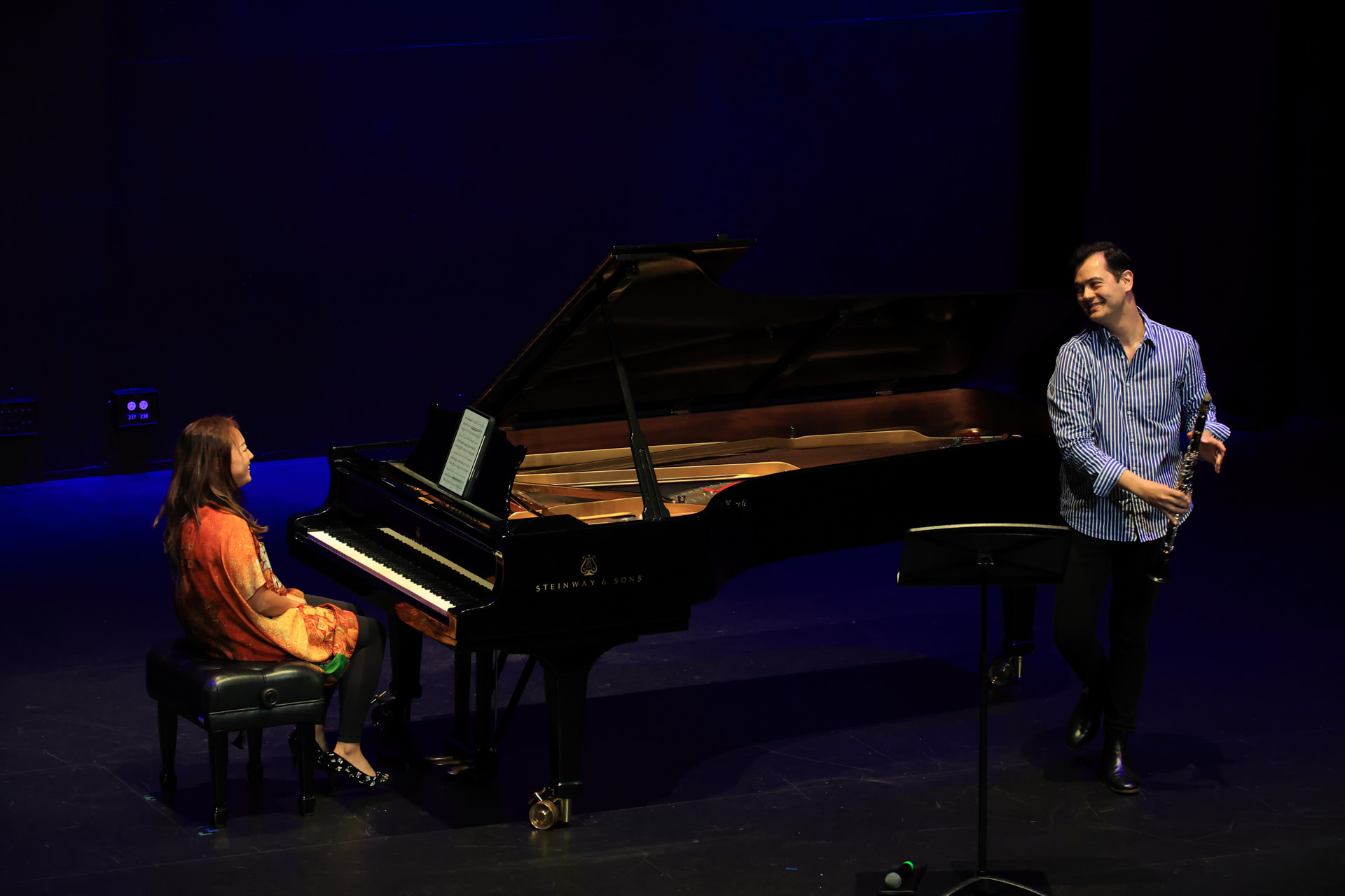 Two AFCM musicians exchanging a glance mid-concert