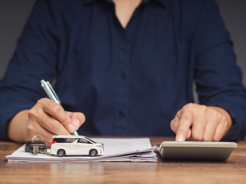 Novated Leasing and Salary Sacrificing: Pros and Cons Image