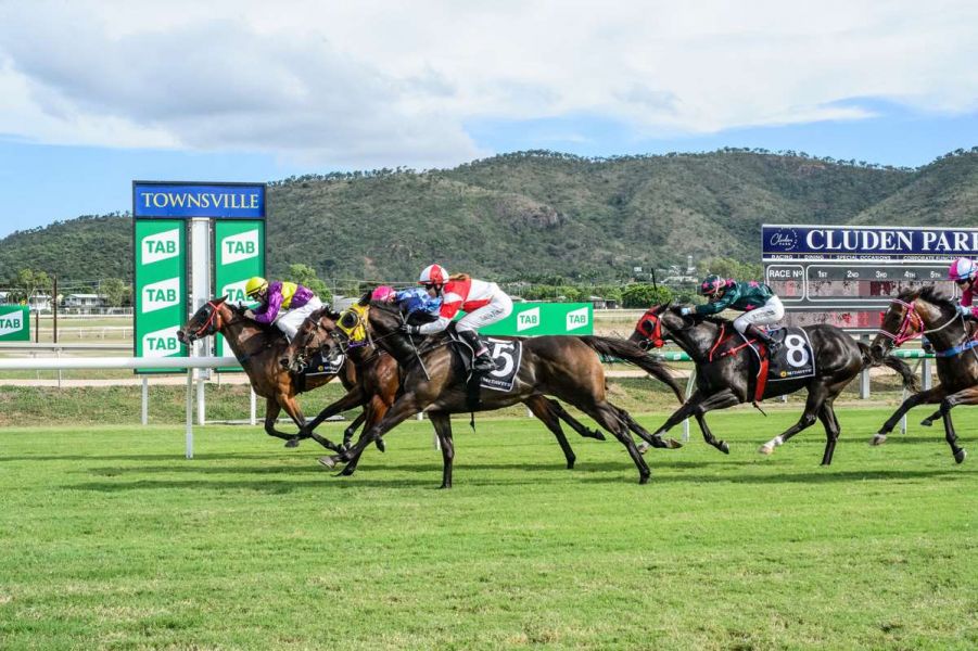 Cheyne Walks a Familiar Family Path to Cluden Winners' Stall