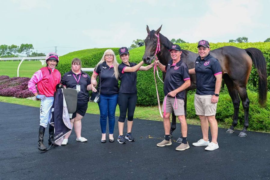 Whiteley Brings Down Curtain on Classy Career with Cluden Win