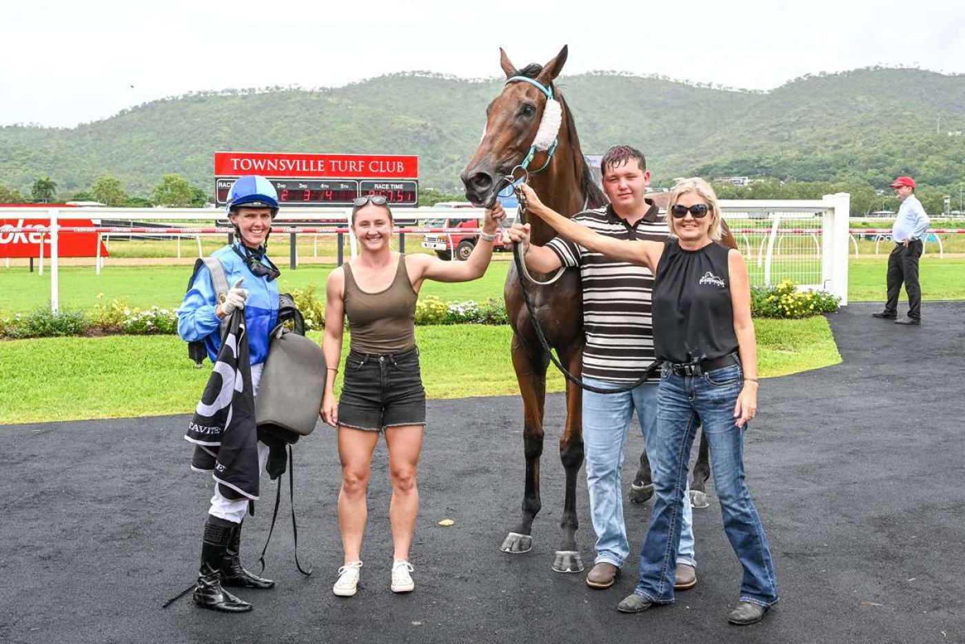 Parppy Lands Sentimental Win for Simmons