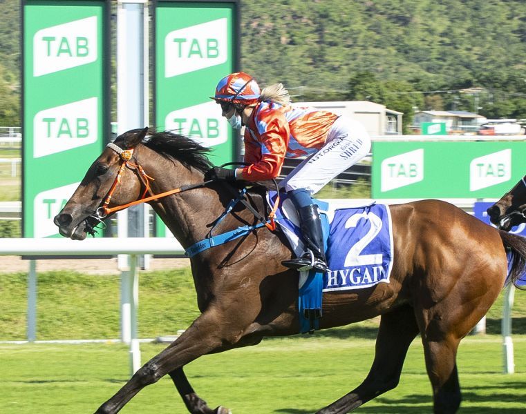 Fiancee Rachel lifts winning Wilo to rare treble