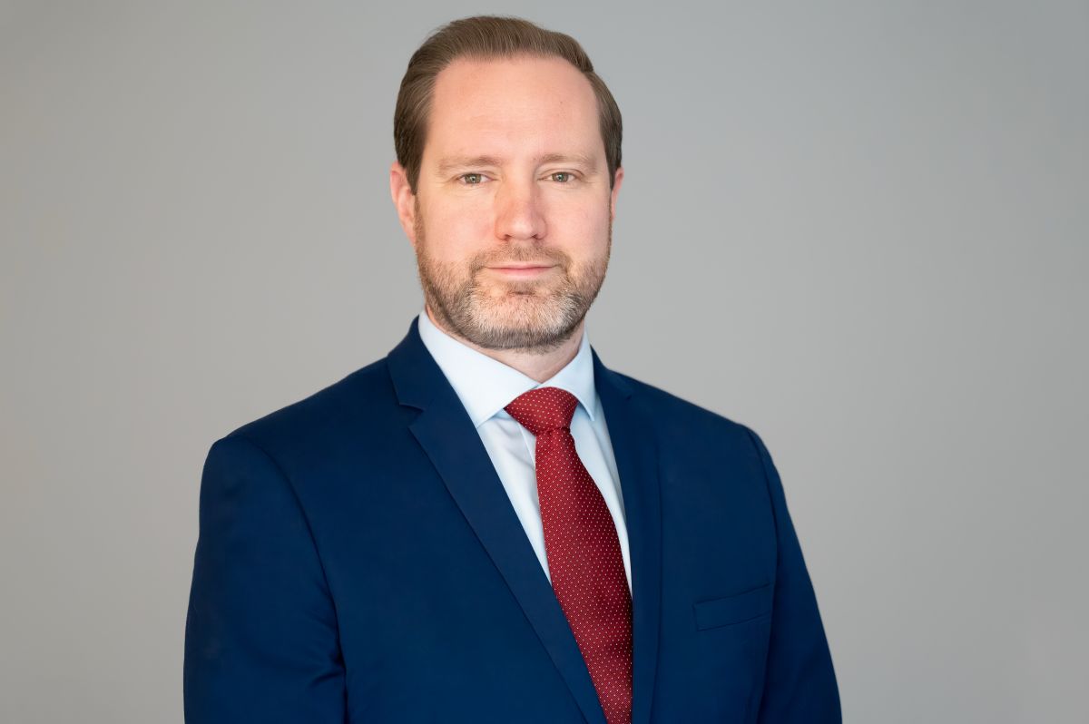 Associate Professor Eamon Raith
