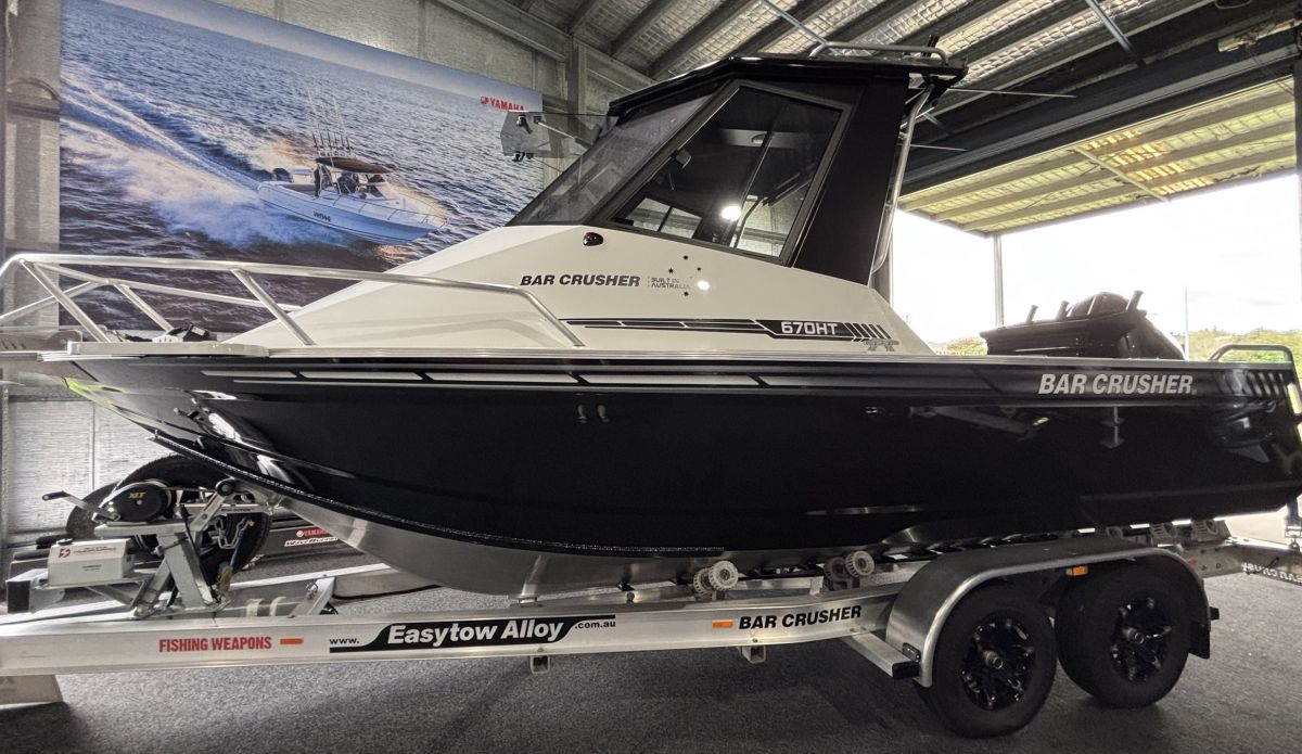 Bar Crusher 670HT - Black - Yamaha F200XC - Townsville Marine ...