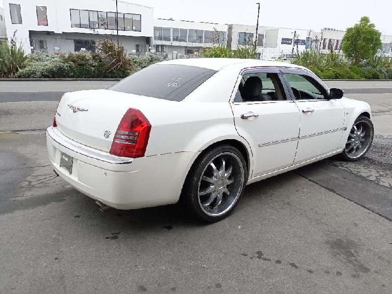 Chrysler 300C - 05-10