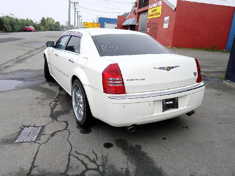 Chrysler 300C - 05-10